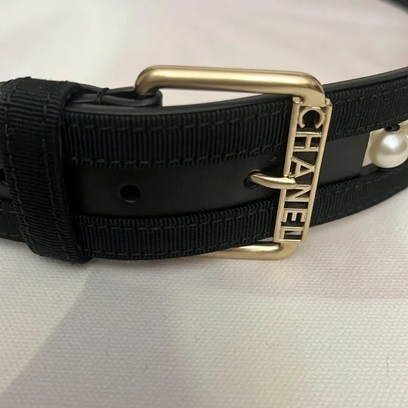 CHANEL Grosgrain Calfskin Pearl CC Belt - Picture 3 of 4